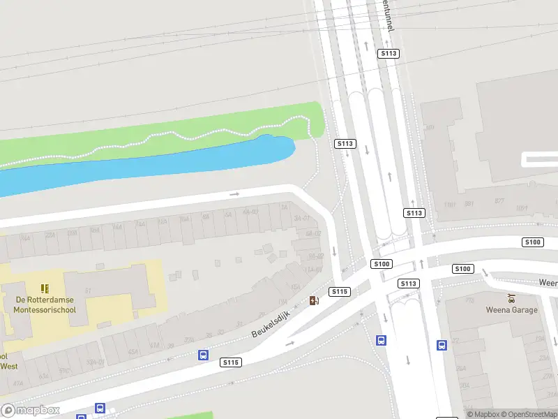 Ambulance met gepaste spoed naar de Essenburgsingel in Rotterdam
