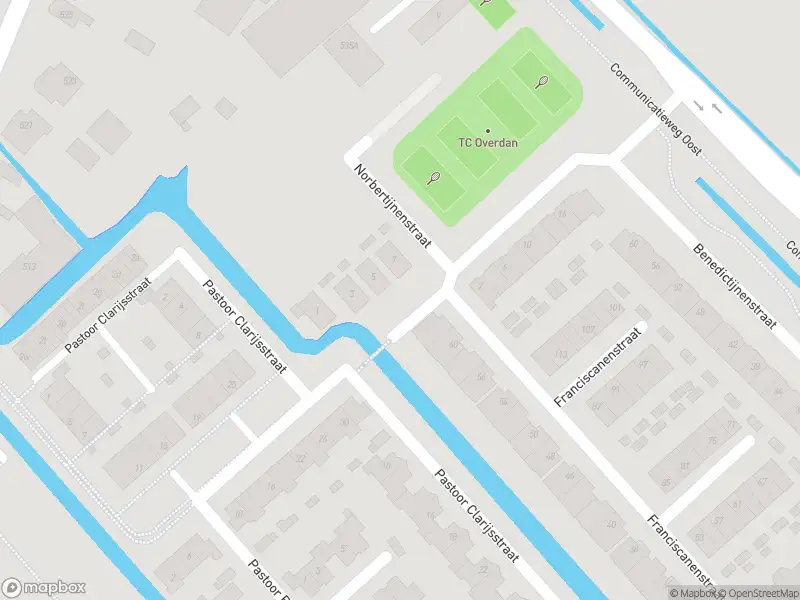 Ambulance en brandweer met grote spoed naar de Norbertijnenstraat in Assendelft vanwege middelgrote brand