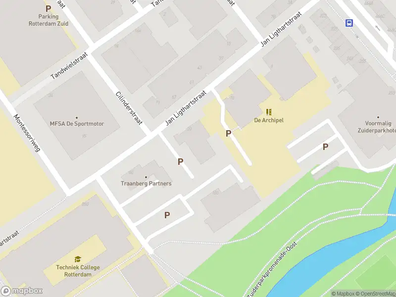 Ambulance met gepaste spoed naar de Jan Ligthartstraat in Rotterdam