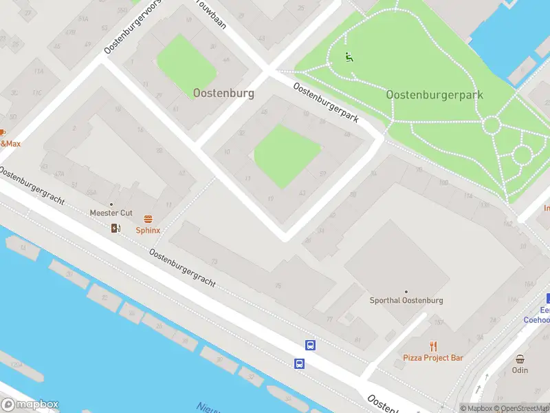 Ambulance met grote spoed naar de Admiraliteitstraat in Amsterdam