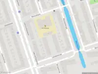 Ambulance met grote spoed naar de Lanakenstraat in Amsterdam
