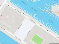 Ambulance met gepaste spoed naar de Louis Pregerkade in Rotterdam