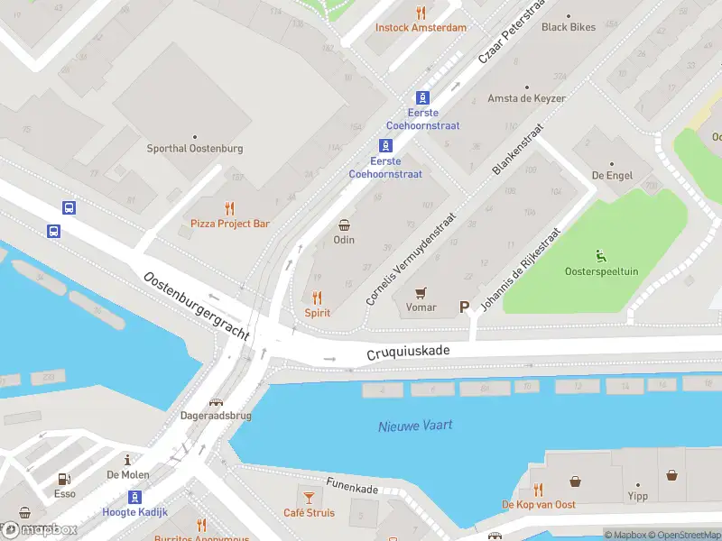 Ambulance met grote spoed naar de Cornelis Vermuydenstraat in Amsterdam
