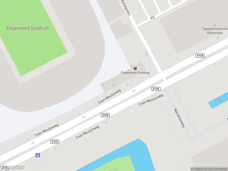 Ambulance met gepaste spoed naar de Coen Moulijnweg in Rotterdam