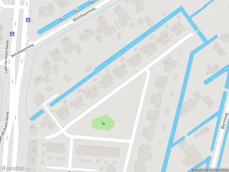 Ambulance met grote spoed naar de Louis Aragonplein in Rotterdam