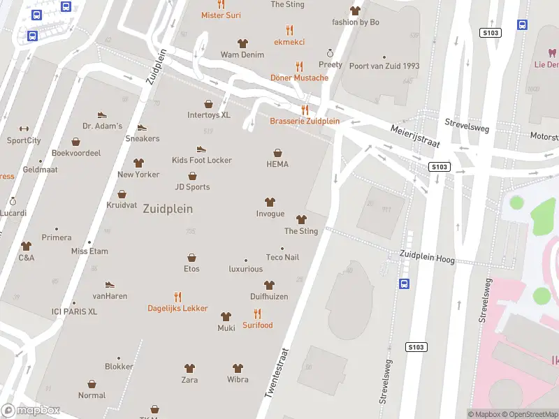 Ambulance met gepaste spoed naar de Zuidplein Hoog in Rotterdam