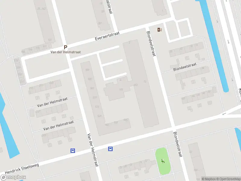 Ambulance met gepaste spoed naar de Hendrick Staetsweg in Rotterdam