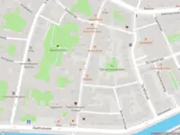 Ambulance met grote spoed naar de Lange Hofstraat in Haarlem