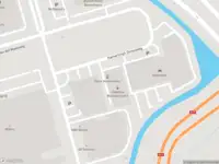 Brandweer met gepaste spoed naar de Kamerlingh Onnesweg in Barendrecht vanwege afgaan automatisch brandalarm