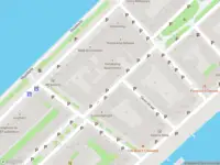 Ambulance met grote spoed naar de Burgemeester Hoffmanstraat in Rotterdam