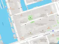 Ambulance met grote spoed naar de Voormalige Stadstimmertuin in Amsterdam
