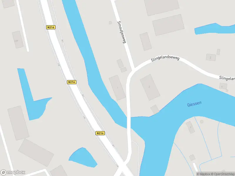 Ambulance met grote spoed naar de Slingelandseweg in Giessenburg