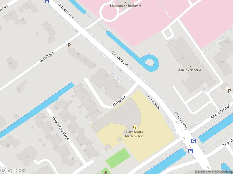 Ambulance met grote spoed naar de Sint Joriszicht in Delft