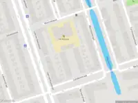 Ambulance met grote spoed naar de Lanakenstraat in Amsterdam
