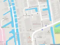 Ambulance met grote spoed naar de Marga Klompépassage in Gouda