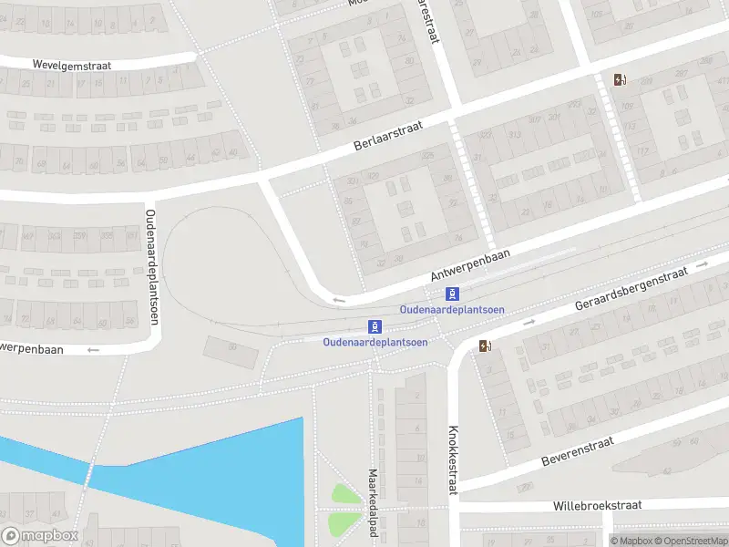 Ambulance met gepaste spoed naar de Antwerpenbaan in Amsterdam