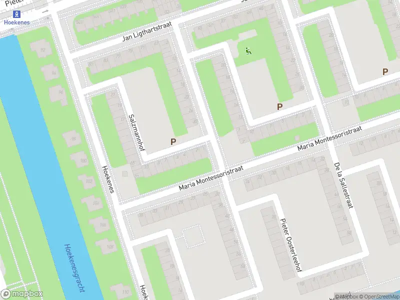 Ambulance met grote spoed naar de Salzmannhof in Amsterdam