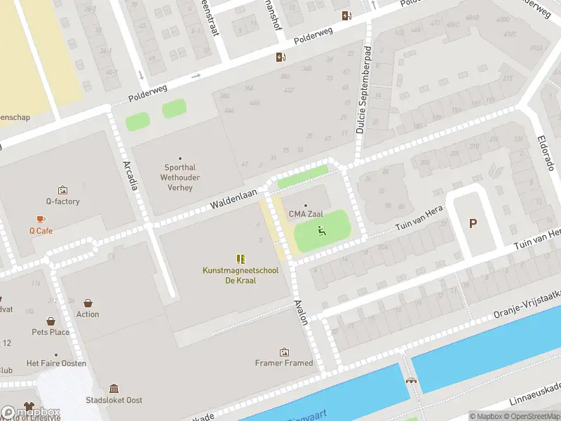 Ambulance met grote spoed naar de Paradijsplein in Amsterdam