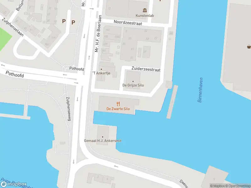 Brandweer met grote spoed naar de Zuiderzeestraat in Deventer vanwege personen te water