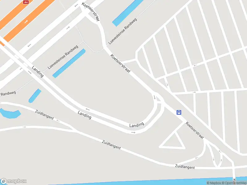 Ambulance en brandweer met grote spoed naar de Koetsierstraat in Schiphol