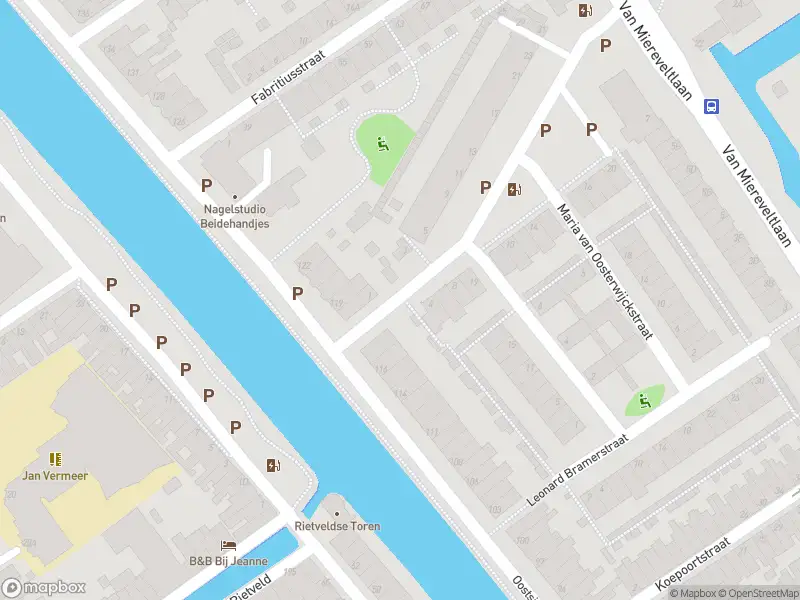 Ambulance met grote spoed naar de Willem van Aelststraat in Delft