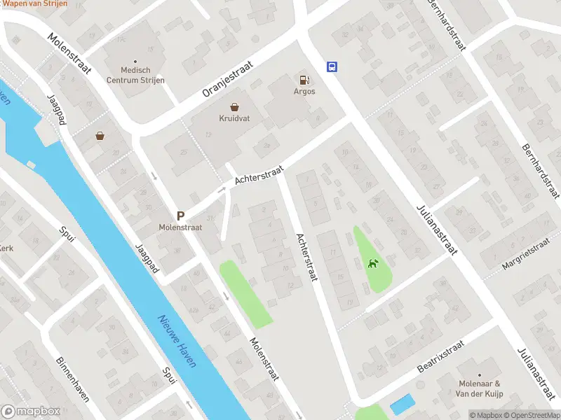 Ambulance met gepaste spoed naar de Achterstraat in Strijen