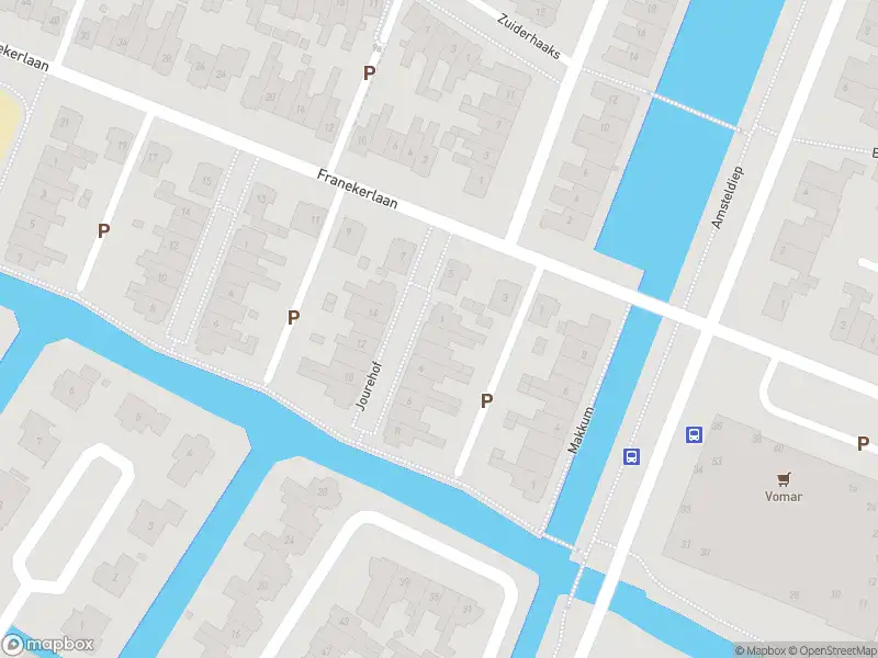 Ambulance met grote spoed naar de Jourehof in Volendam