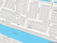 Ambulance met grote spoed naar de 5-Meistraat in Koudekerk aan den Rijn