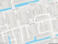 Ambulance met grote spoed naar de Kiekendiefhof in Delft