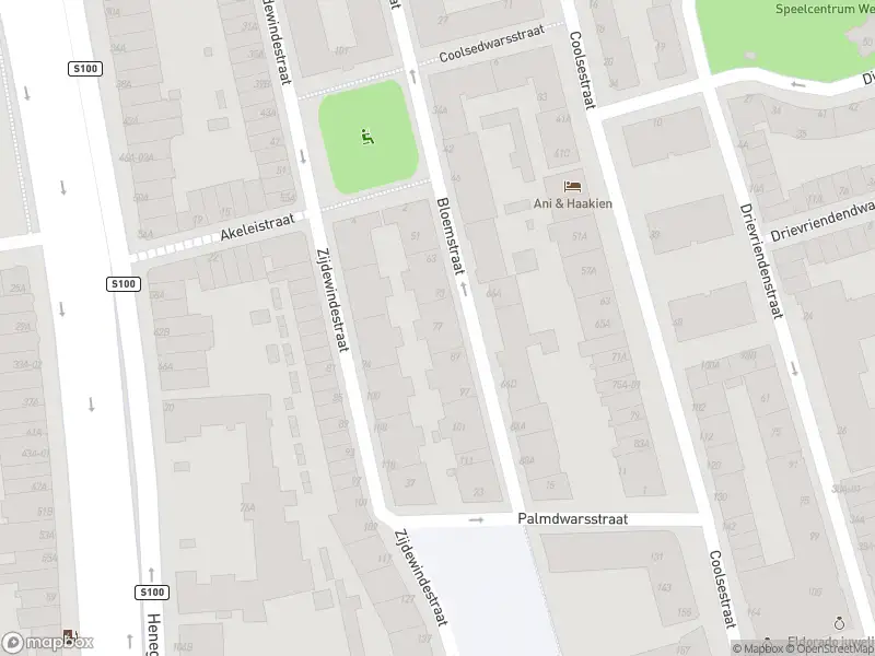 Ambulance met grote spoed naar de Bloemstraat in Rotterdam