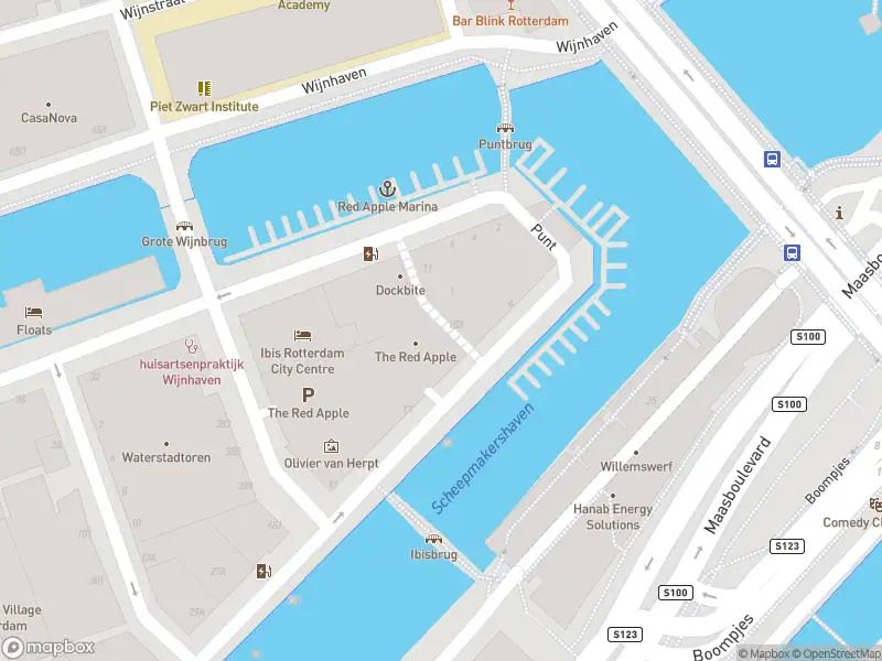 Ambulance met gepaste spoed naar de Scheepmakerspassage in Rotterdam