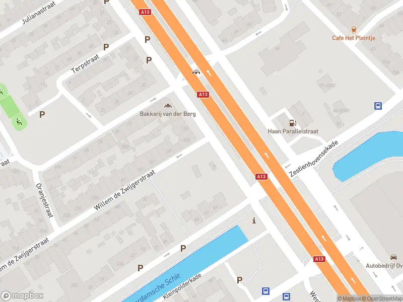 Ambulance met gepaste spoed naar de Parallelstraat in Rotterdam