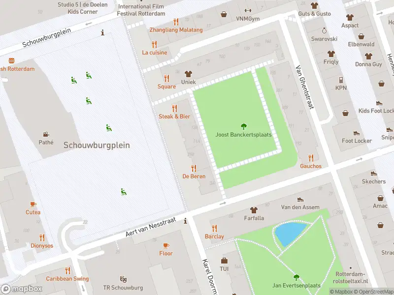 Ambulance met gepaste spoed naar de Joost Banckertsplaats in Rotterdam
