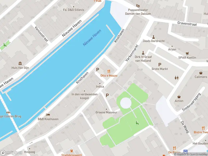 Ambulance met gepaste spoed naar de Vismarkt in Dordrecht