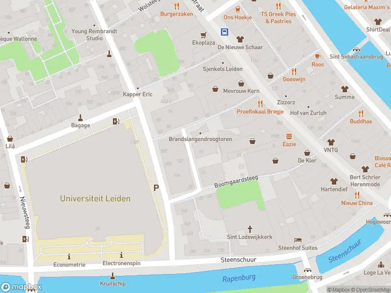 Ambulance met gepaste spoed naar de Dwarsboomgaardsteeg in Leiden