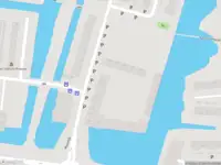 Brandweer met grote spoed naar de Maasdijk in Breda vanwege gebouwbrand