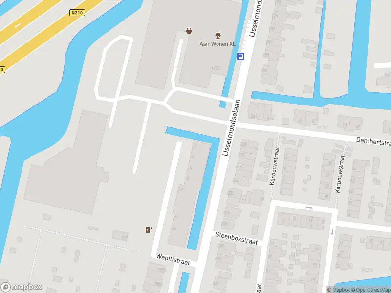 Ambulance met grote spoed naar de Wapitistraat in Rotterdam