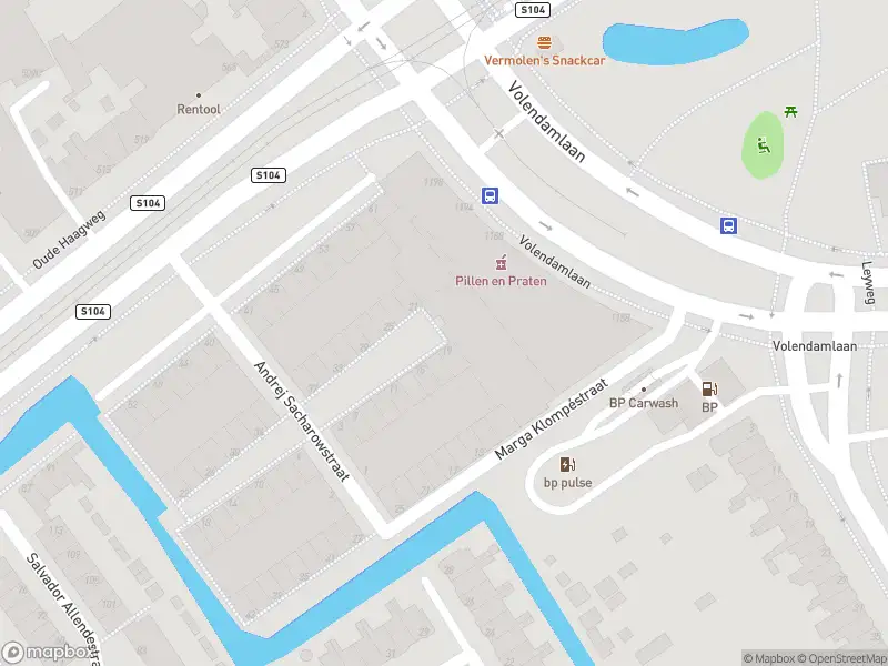 Ambulance met grote spoed naar de Marga Klompéstraat in 's-Gravenhage