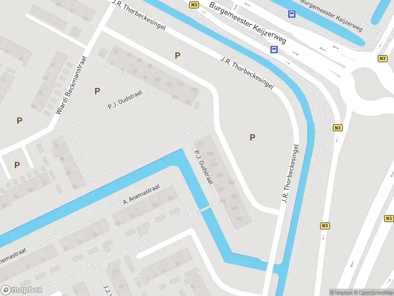 Ambulance met grote spoed naar de P.J. Oudstraat in Papendrecht