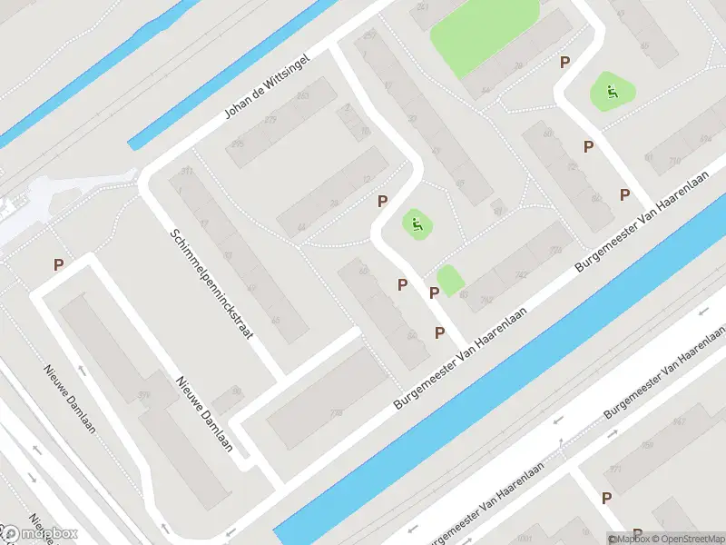 Ambulance met gepaste spoed naar de Van Hallstraat in Schiedam