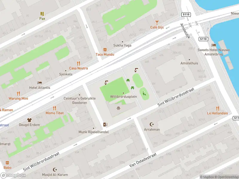 Brandweer met gepaste spoed naar de Servaes Noutsstraat in Amsterdam vanwege wateroverlast