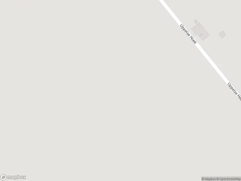 Ambulance met grote spoed naar de Uppelse Hoek in Almkerk