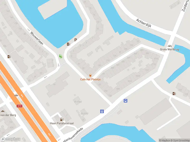 Ambulance met grote spoed naar de Grote Werfstraat in Rotterdam