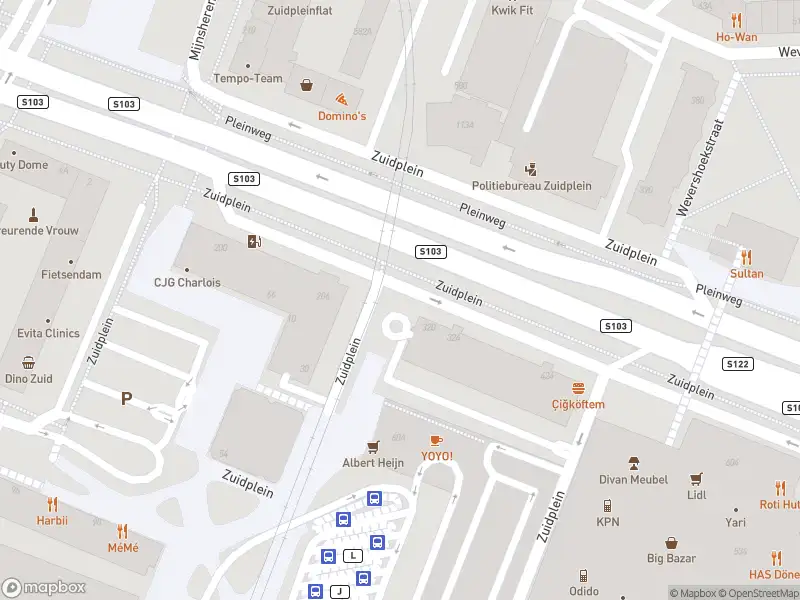 Ambulance met gepaste spoed naar de Zuidplein in Rotterdam
