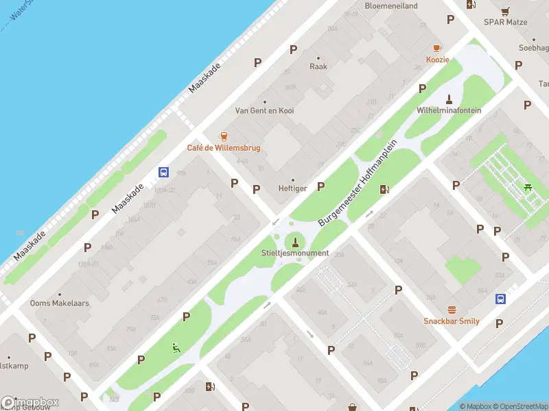 Ambulance met grote spoed naar de Burgemeester Hoffmanplein in Rotterdam