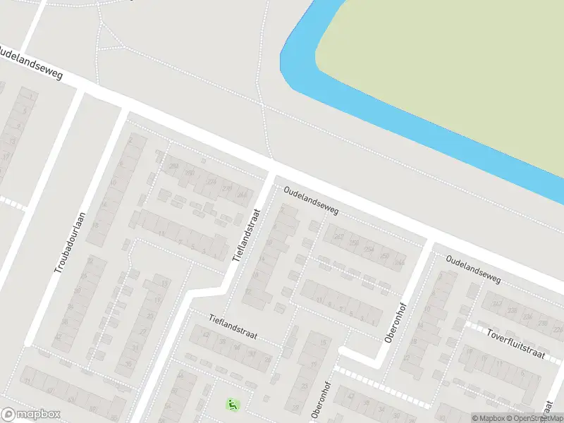 Ambulance met grote spoed naar de Tieflandstraat in Hoogvliet Rotterdam