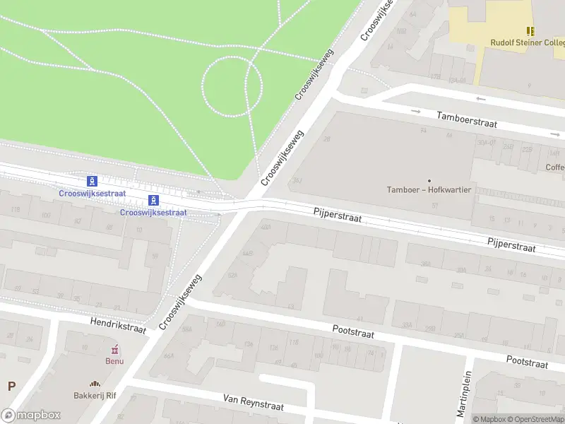 Ambulance met gepaste spoed naar de Crooswijkseweg in Rotterdam