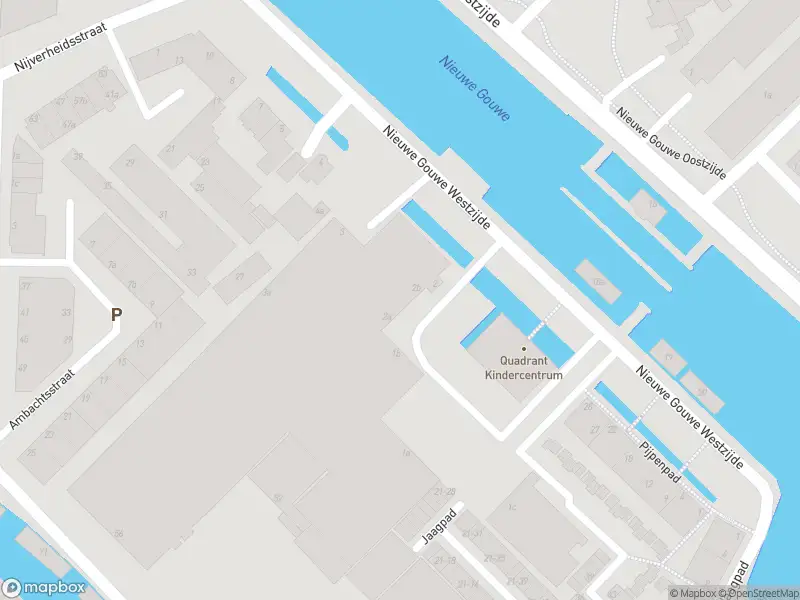 Brandweer met gepaste spoed naar de Wijdstraat in Gouda vanwege wateroverlast
