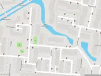 Ambulance met grote spoed naar de Egelantiertuin in Leiden