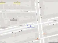 Ambulance met grote spoed naar de Mathenesserlaan in Rotterdam